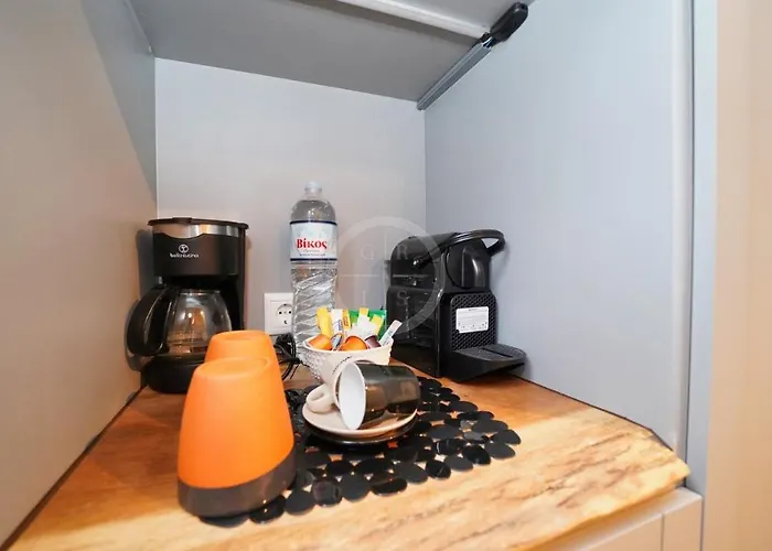 Villa Olive Grove Rock