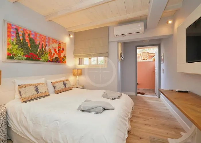 Olive Grove Rock * Aghios Emilianos (Peloponnese)