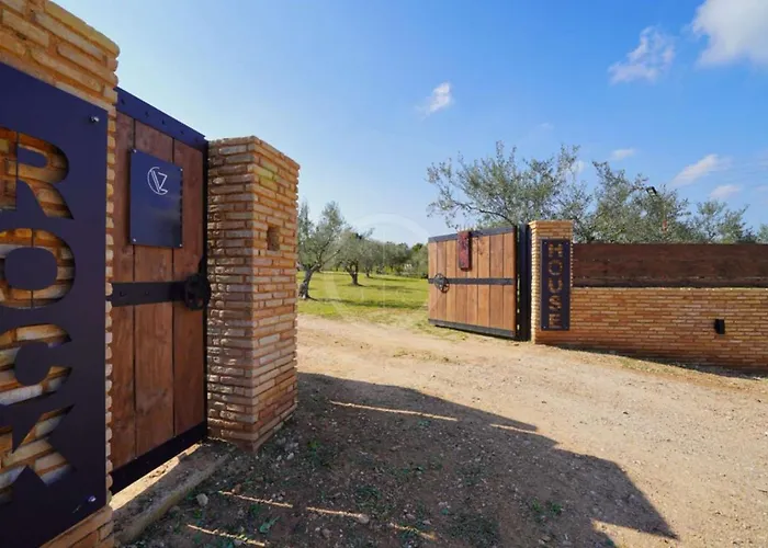 Villa Olive Grove Rock